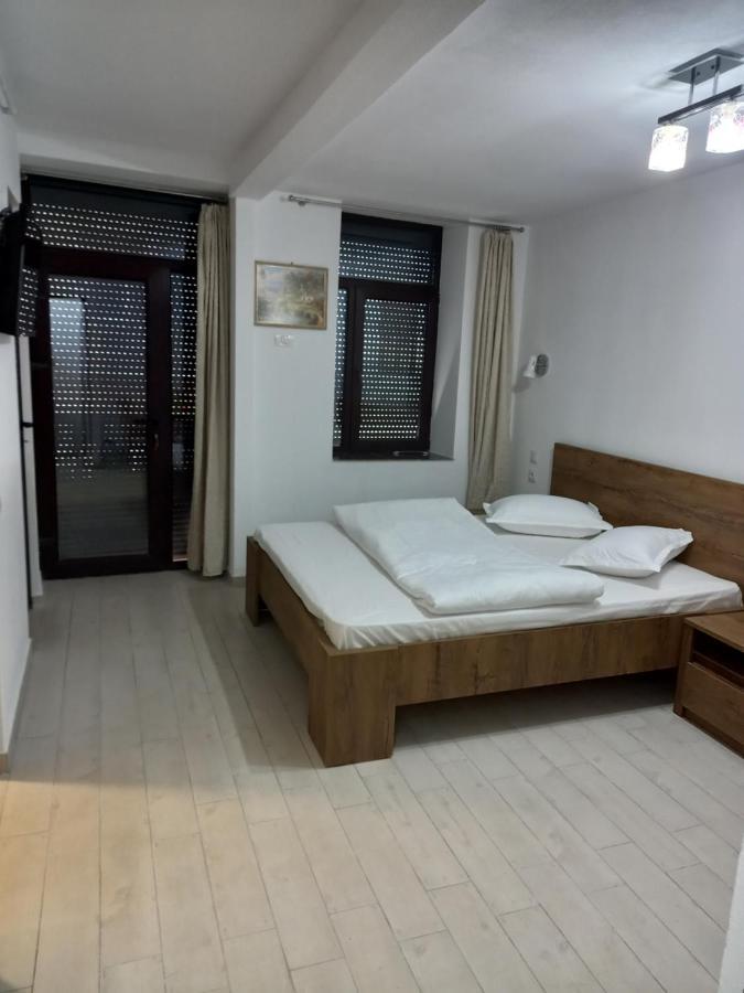 Cazare Centrum Curtea de Argeş Extérieur photo